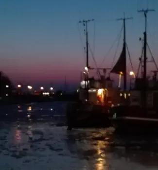 Sonnenaufgang über dem Kommunalhafen